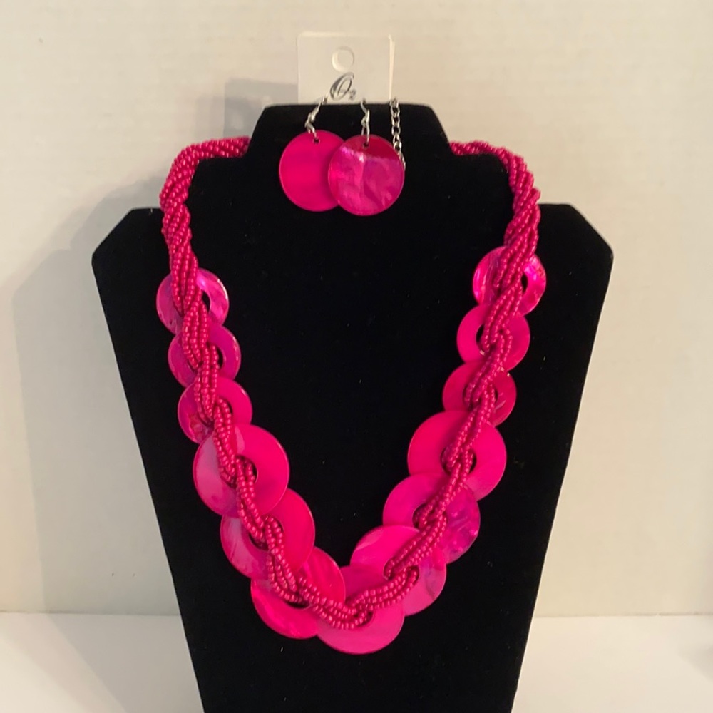 Fuchsia long necklace with Matching Earrings. NWT.